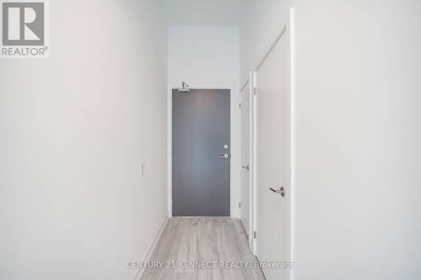 826 - 7 Golden Lion Heights — photo 14 of 40
