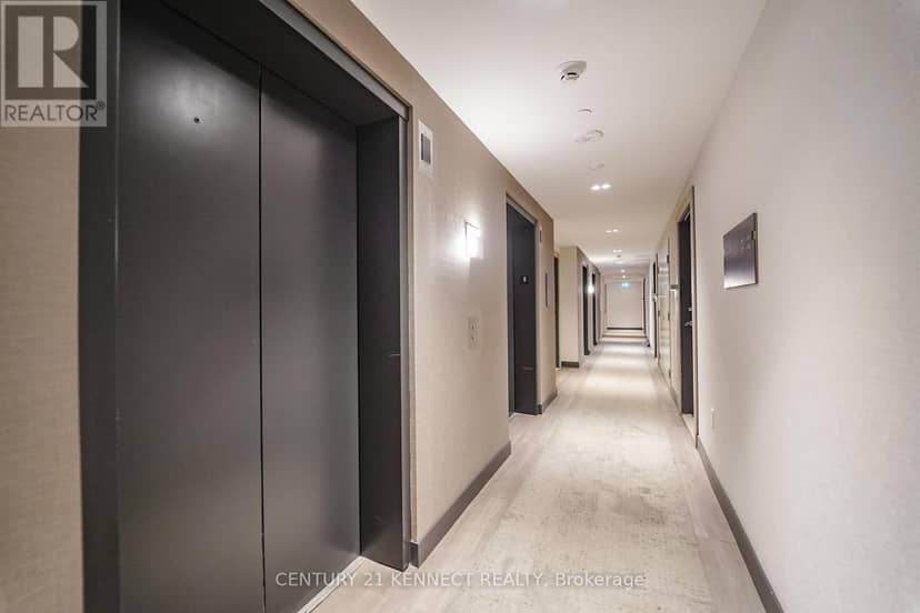 826 - 7 Golden Lion Heights — photo 12 of 40