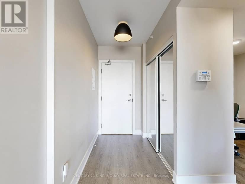 915 - 99 The Donway W — photo 6 of 40