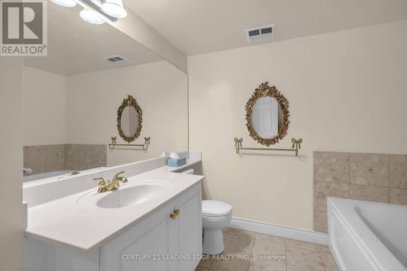 403 - 442 Maple Ave Avenue — photo 15 of 33