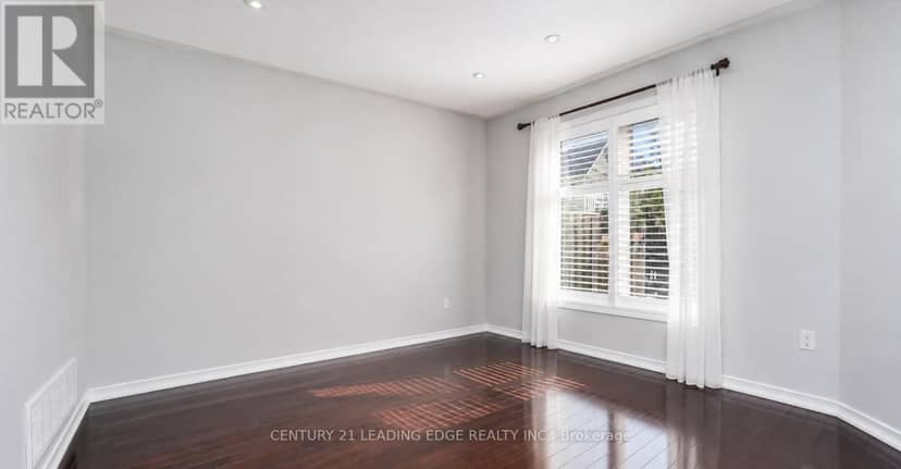 26 Duncan Avenue — photo 5 of 19