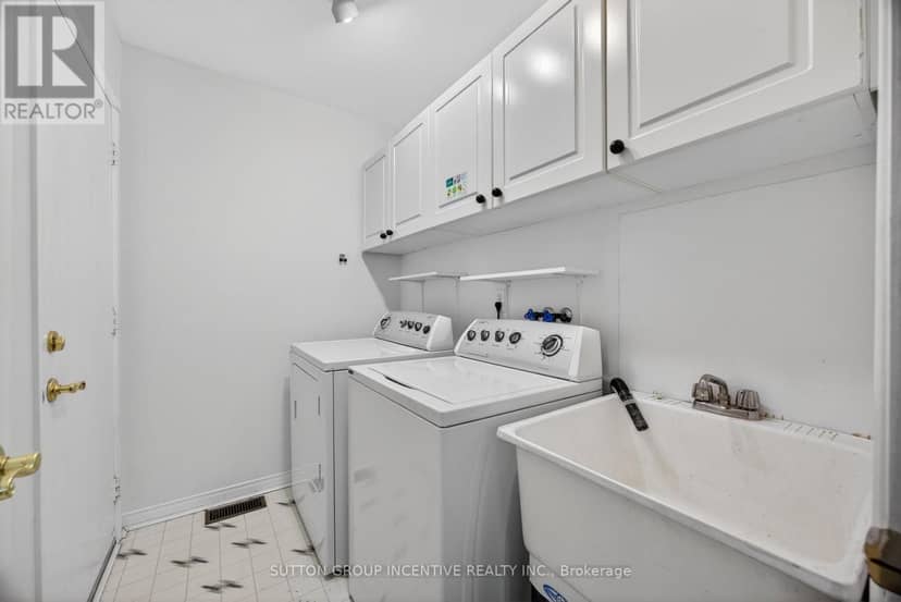 403 - 40 Museum Drive — photo 17 of 29