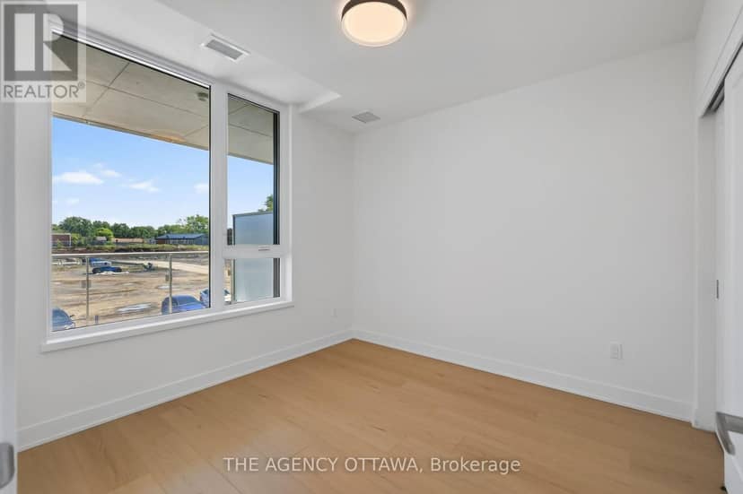 201 - 3085 Riverside Drive — photo 10 of 12