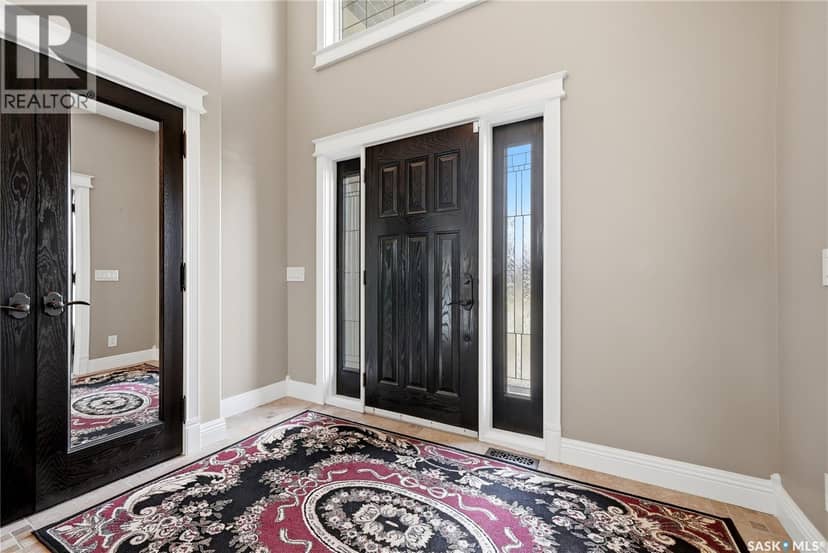 7 Lott ROAD E, White City, photo 3