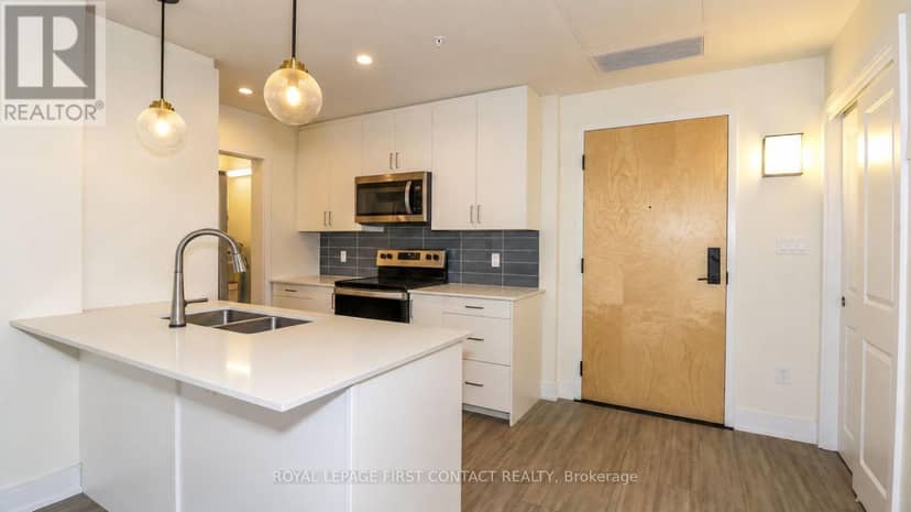 210 - 121 Mary Street — photo 14 of 31