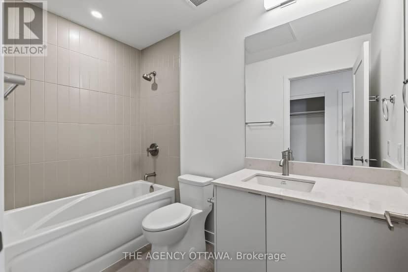 204 - 3085 Riverside Drive — photo 11 of 16