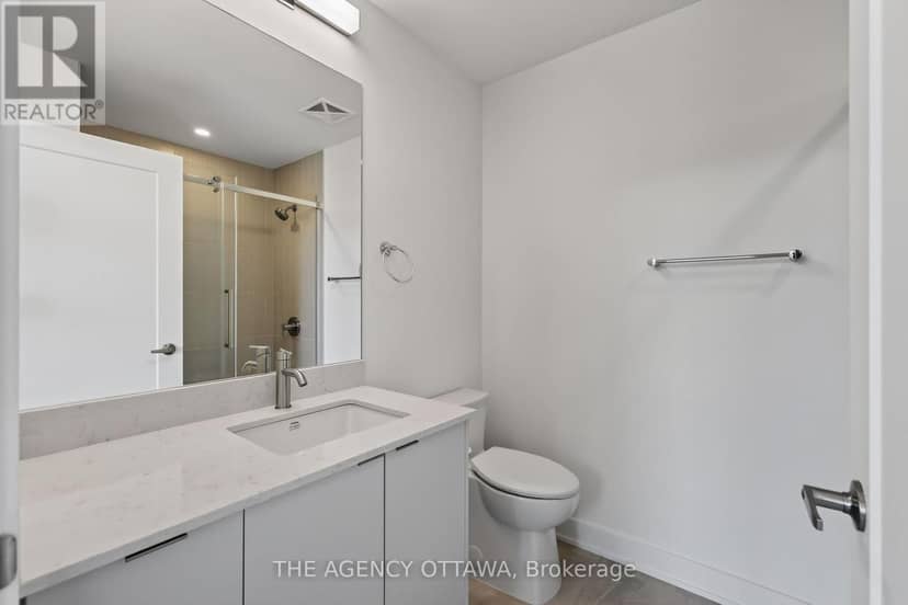 204 - 3085 Riverside Drive — photo 14 of 16