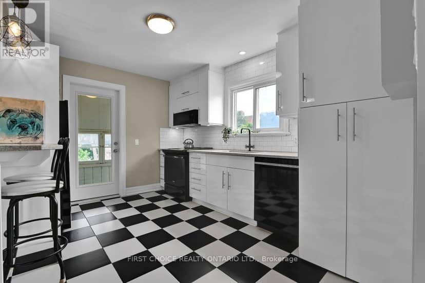 9 Huron Avenue — photo 16 of 35