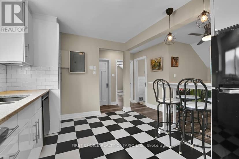 9 Huron Avenue — photo 18 of 35