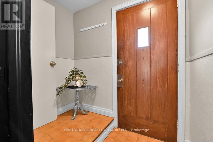 9 Huron Avenue — photo 3 of 35