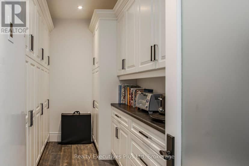 27 Kingfisher Crescent — photo 14 of 40