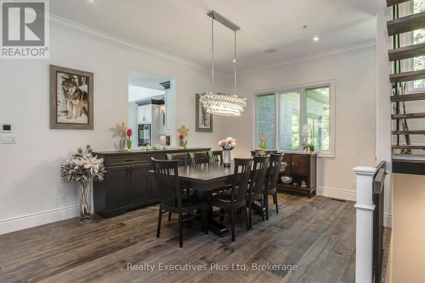 27 Kingfisher Crescent — photo 10 of 40