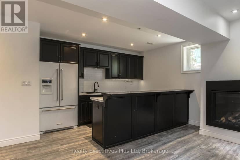 27 Kingfisher Crescent — photo 31 of 40