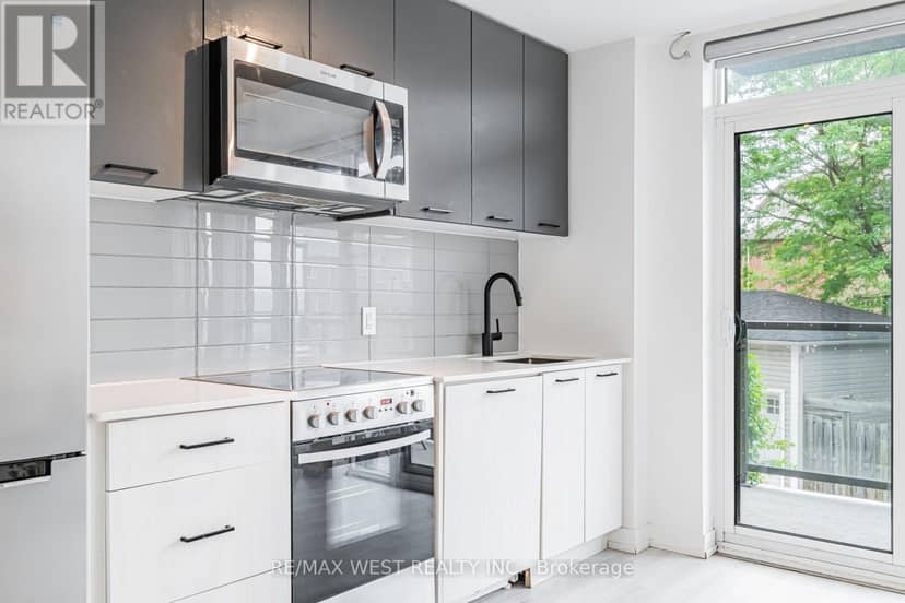 211 - 2300 St Clair Avenue W, Toronto, photo 3