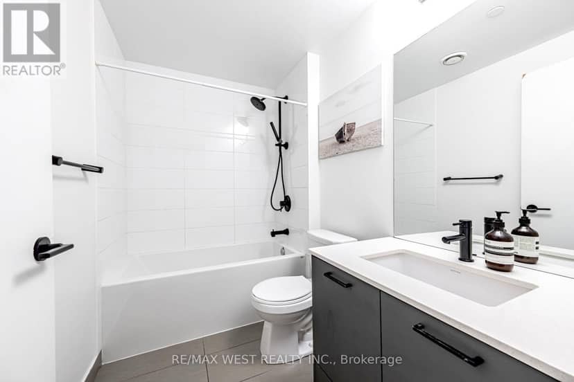 211 - 2300 St Clair Avenue W, Toronto, photo 8