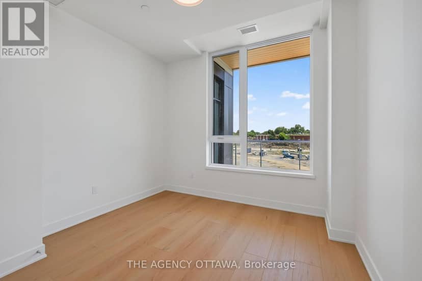 303 - 3085 Riverside Drive — photo 10 of 14