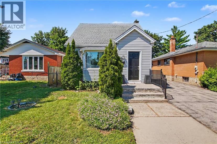 16 MERCER Road — photo 1 of 33