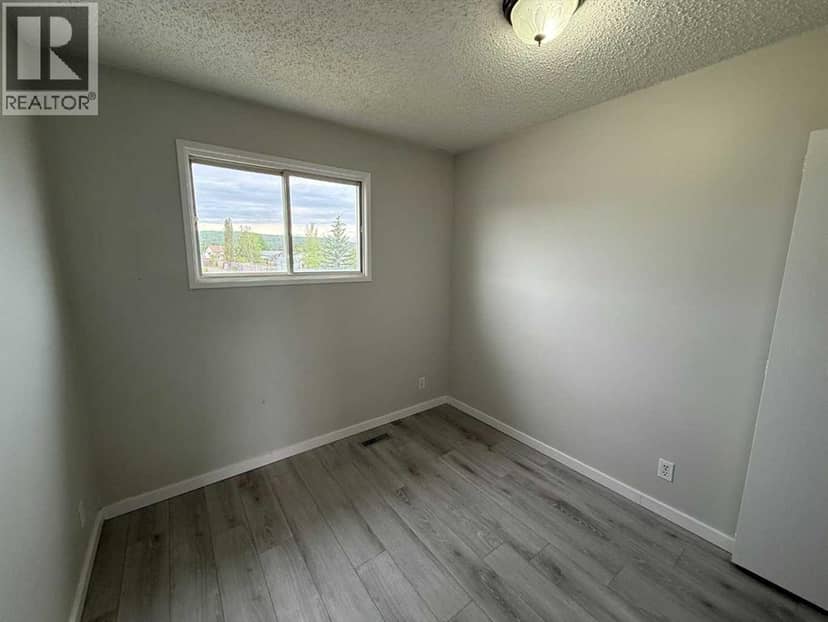 150 Sutherland Avenue — photo 11 of 19
