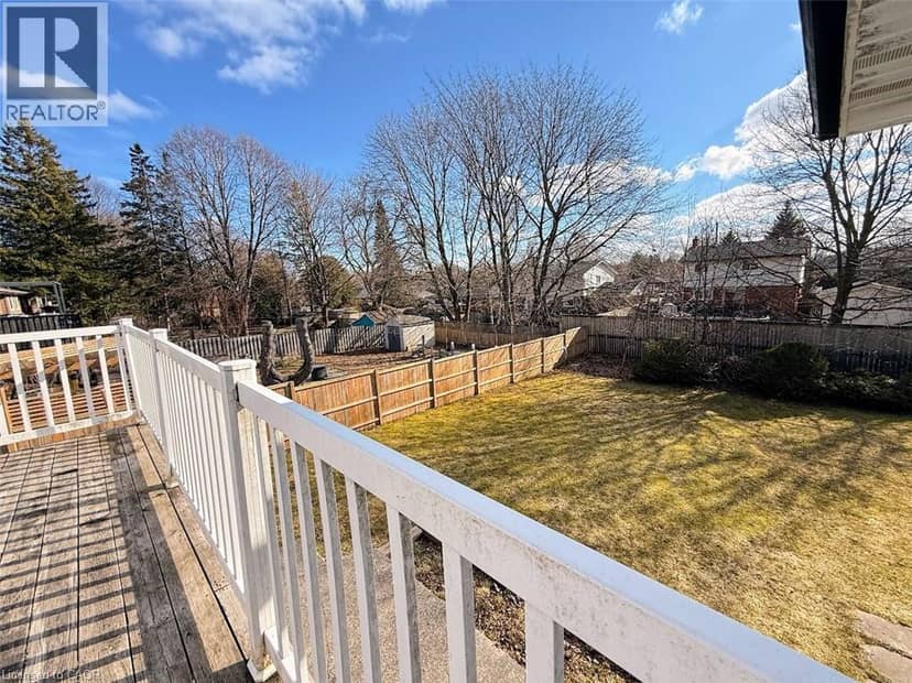 374 VICTORIA Road N — photo 1 of 40