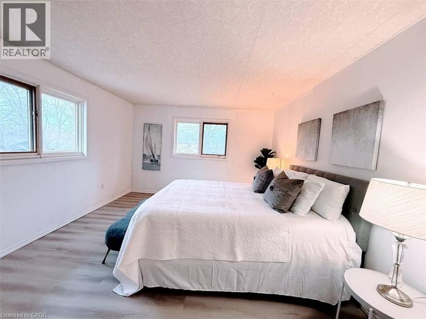 374 VICTORIA Road N — photo 27 of 40