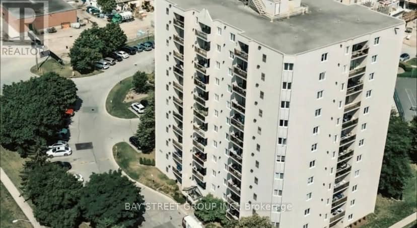 1005 - 858 Commissioners Road E, London South, photo 2