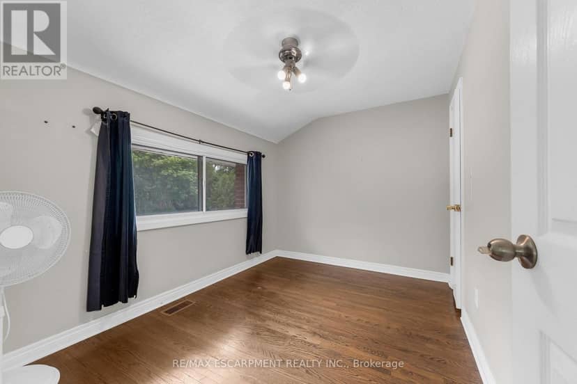 203B Erb Street — photo 11 of 26