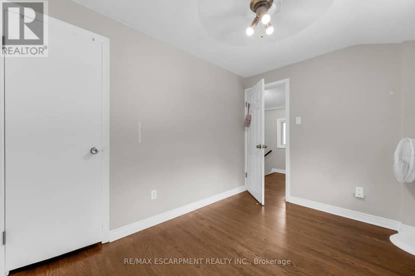 203B Erb Street — photo 12 of 26