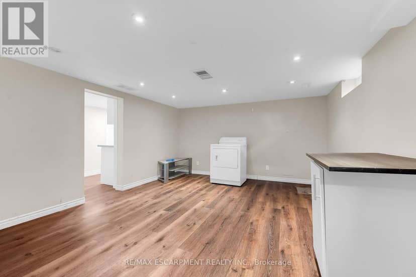 203B Erb Street — photo 18 of 26
