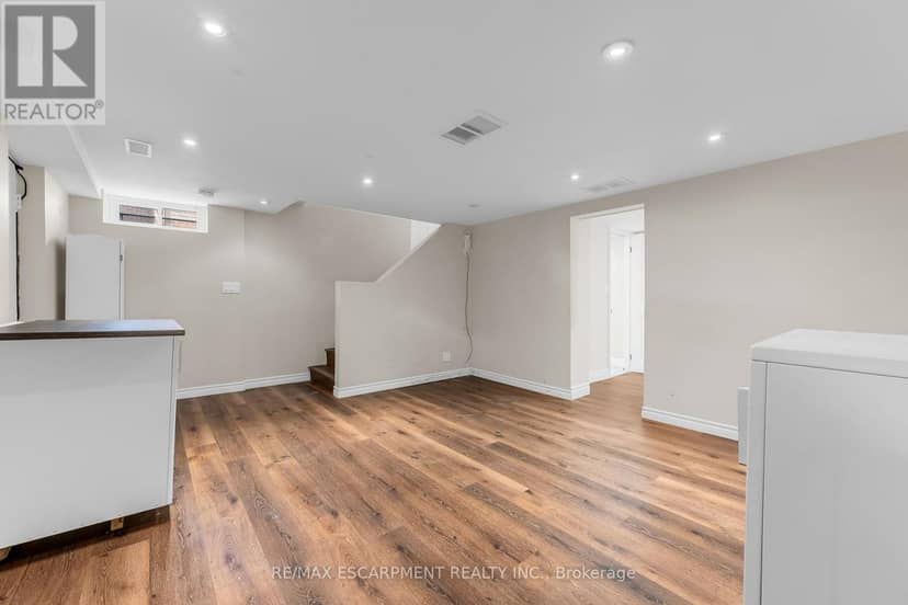 203B Erb Street — photo 19 of 26