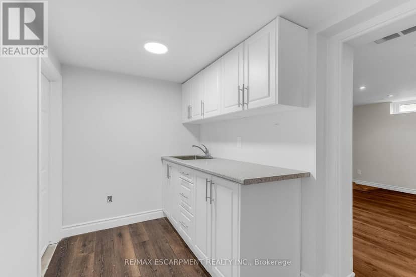 203B Erb Street — photo 21 of 26