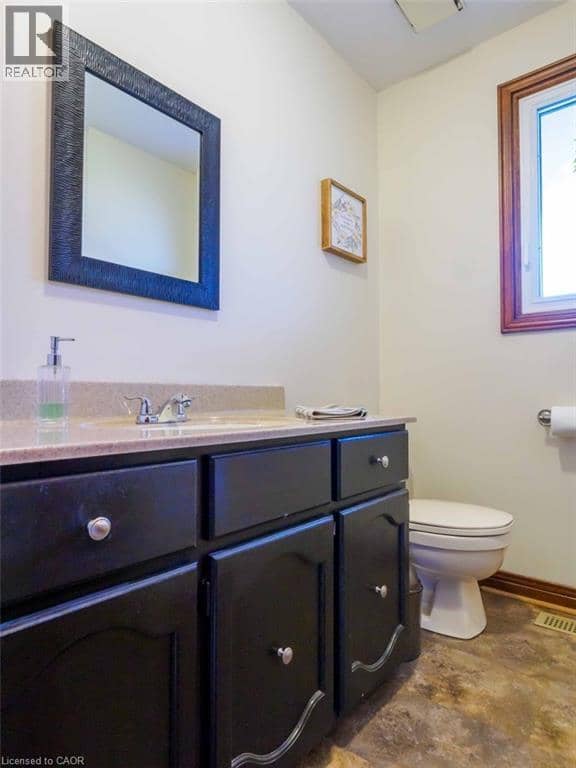 33 BEE Street — photo 23 of 40