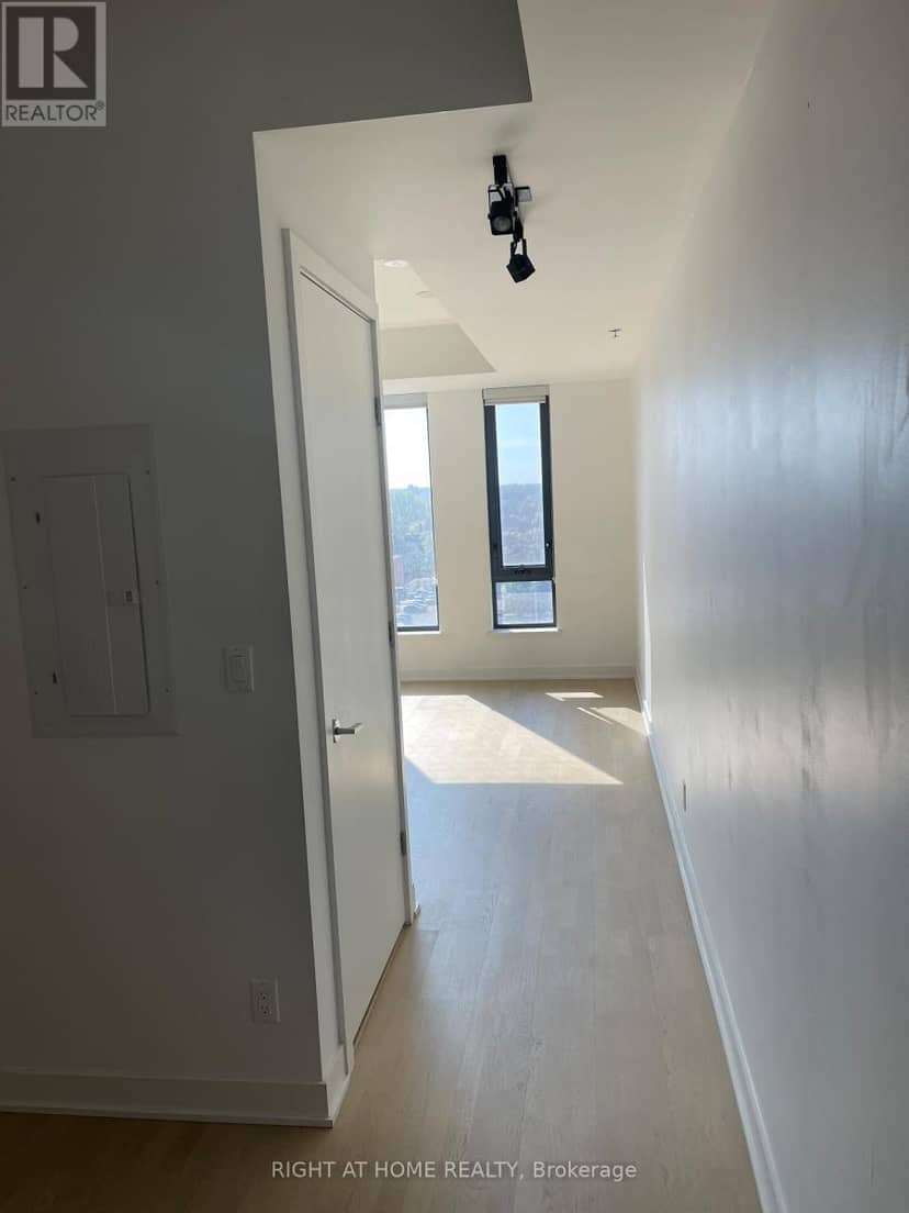 705 - 203 Catherine Street — photo 11 of 23