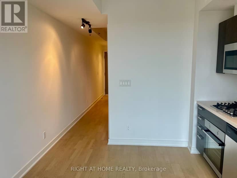 705 - 203 Catherine Street — photo 14 of 23