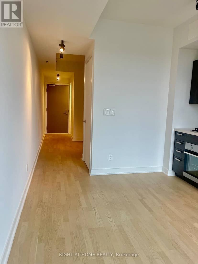 705 - 203 Catherine Street — photo 15 of 23