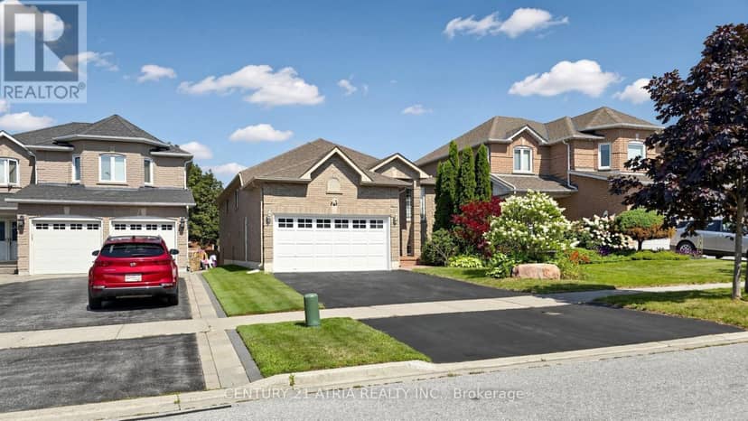 102 Huntington Crescent — photo 3 of 40