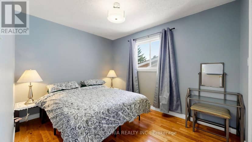 102 Huntington Crescent — photo 32 of 40