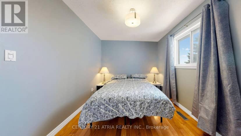 102 Huntington Crescent — photo 33 of 40