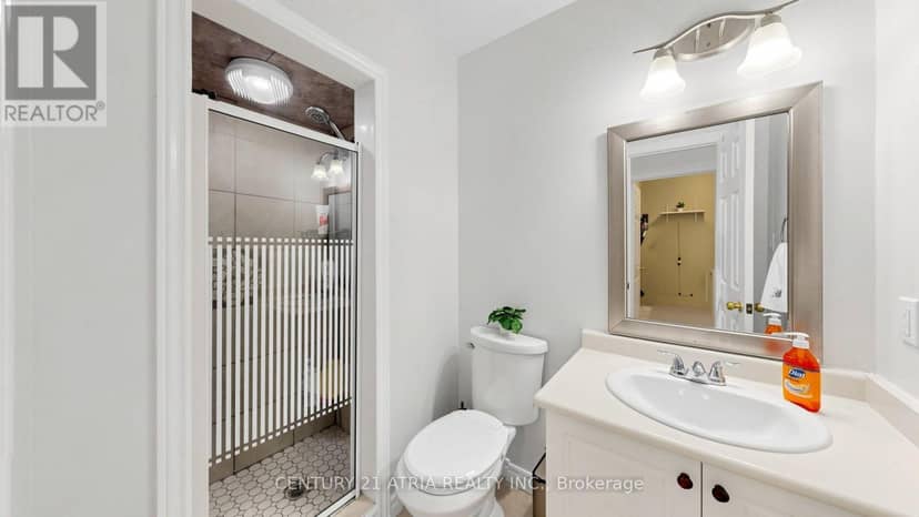102 Huntington Crescent — photo 34 of 40