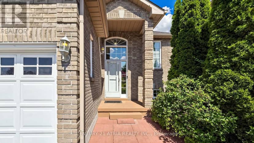 102 Huntington Crescent — photo 4 of 40
