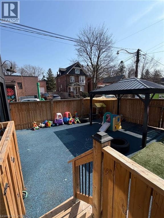 1415 GERRARD Street E — photo 30 of 38