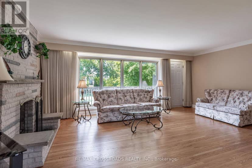 166 Elizabeth Crescent N — photo 15 of 40
