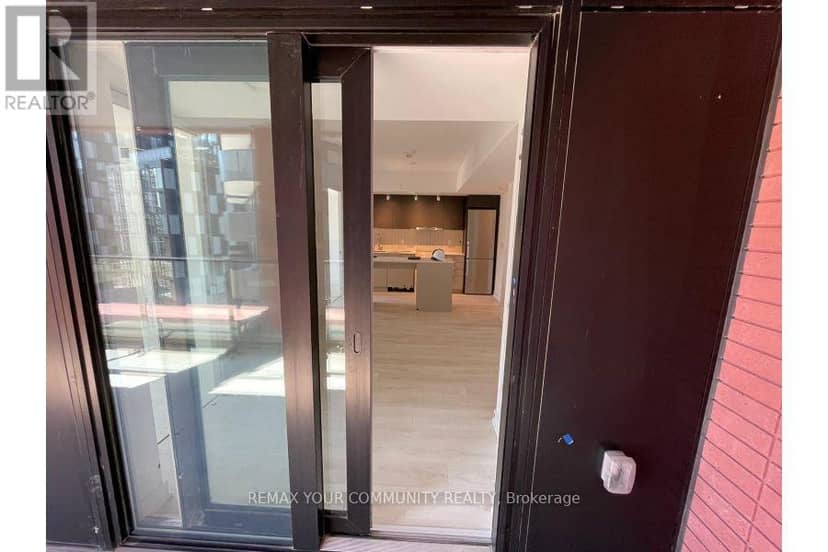 527 - 8 Tippett Road — photo 10 of 28