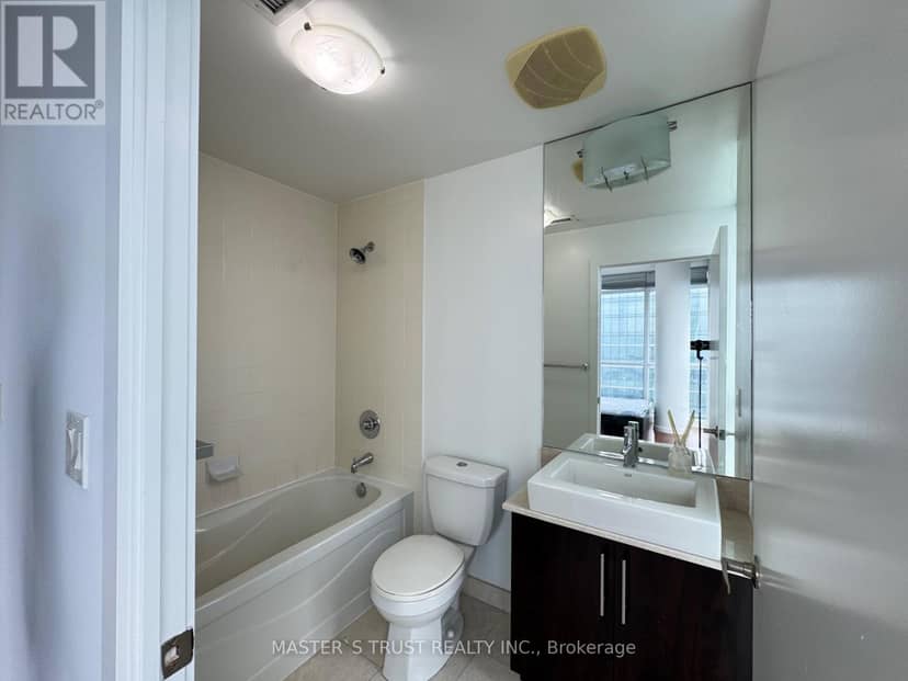 4502 - 65 Bremner Boulevard — photo 11 of 17