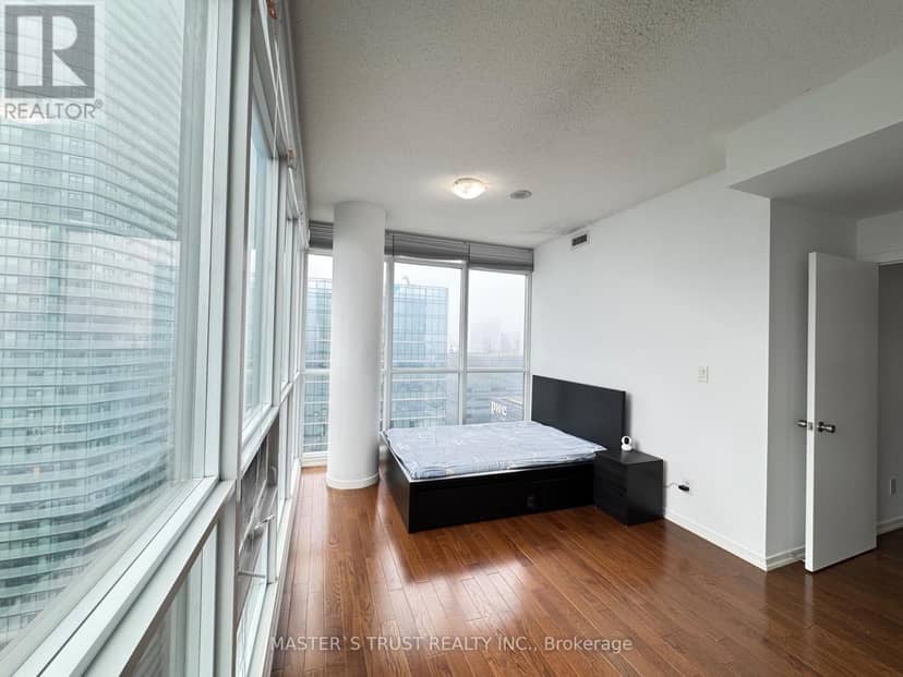 4502 - 65 Bremner Boulevard — photo 9 of 17