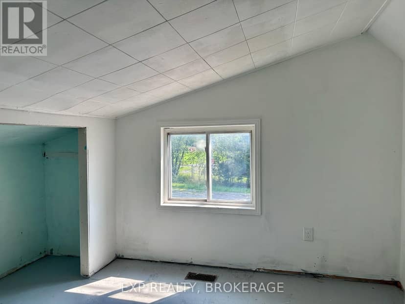 2295 Sydenham Road — photo 15 of 23