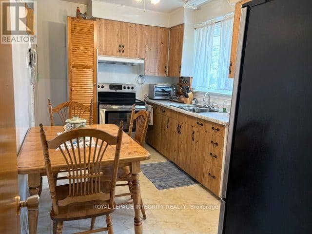 393 Spartan Avenue W — photo 11 of 14