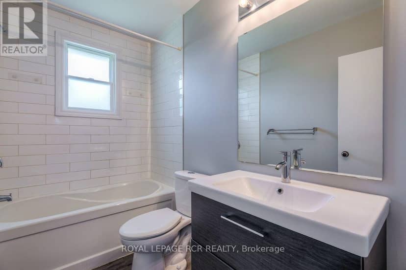 11 Jackson's Point Avenue — photo 10 of 38