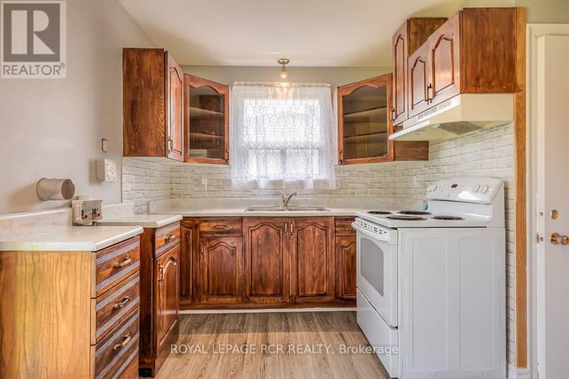 11 Jackson's Point Avenue — photo 11 of 38