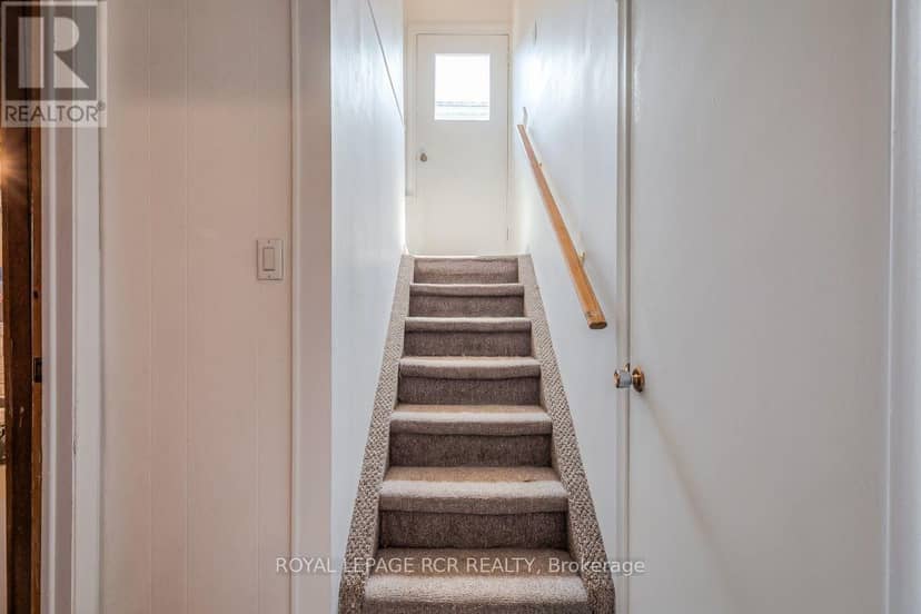11 Jackson's Point Avenue — photo 14 of 38