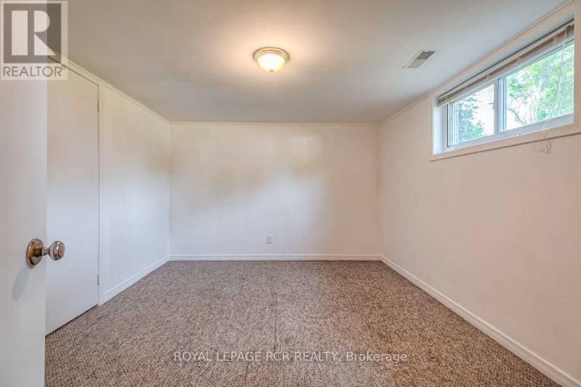 11 Jackson's Point Avenue — photo 21 of 38